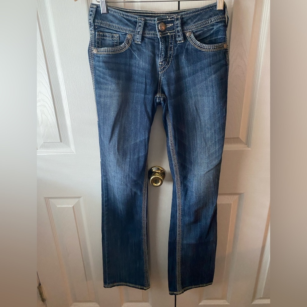 Silver Suki Surplus Flap Medium Wash Distressed Mid-Rise Bootcut Jeans 25/33